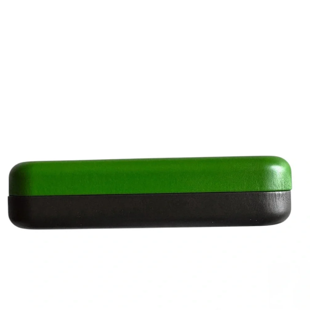 Kate Spade Hard Shell Green Eyeglass Case with Cleaning Cloth